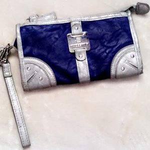 Rosetti wristlet